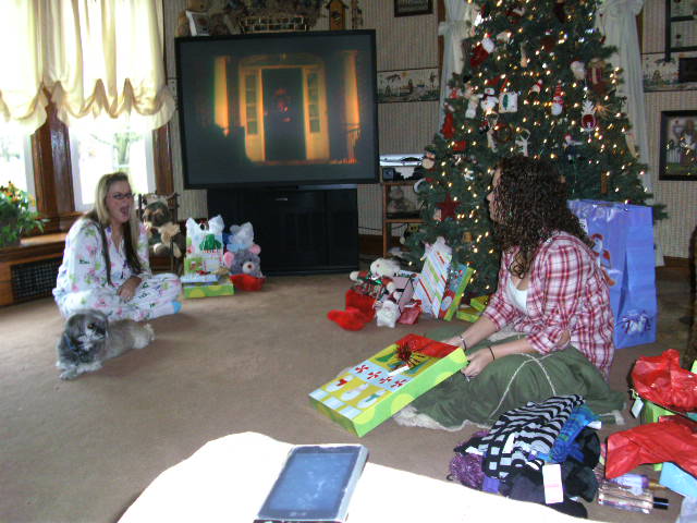 Chaz hanging out w/his sisters